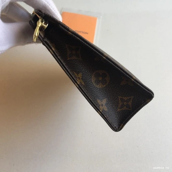 WIS LOUIS 19 VUITTON TOILETRY POUCH 0927